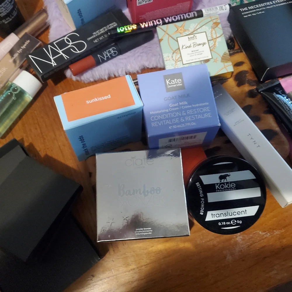 Makeup bundle - Picture 6 of 6